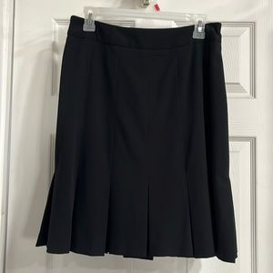 BANDOLINO STRETCH PLEATED SKIRT SIZE 6